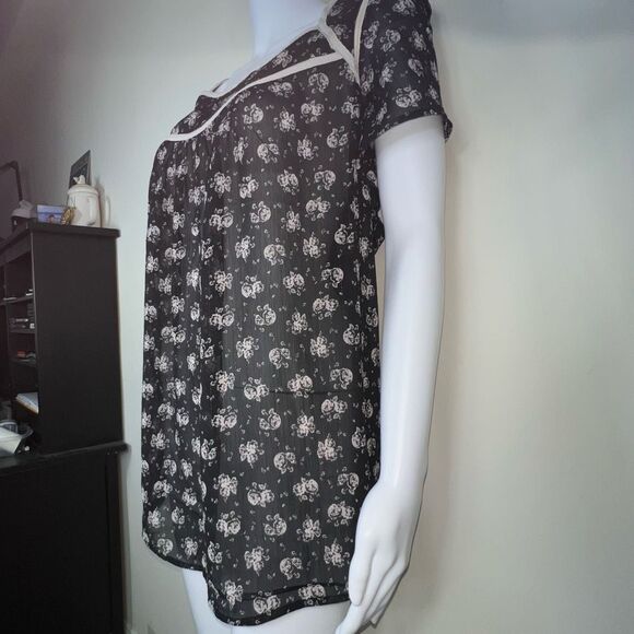 Torrid Square Neck Tulip Sleeve Black and White Ditzy Floral Print - Picture 9 of 13